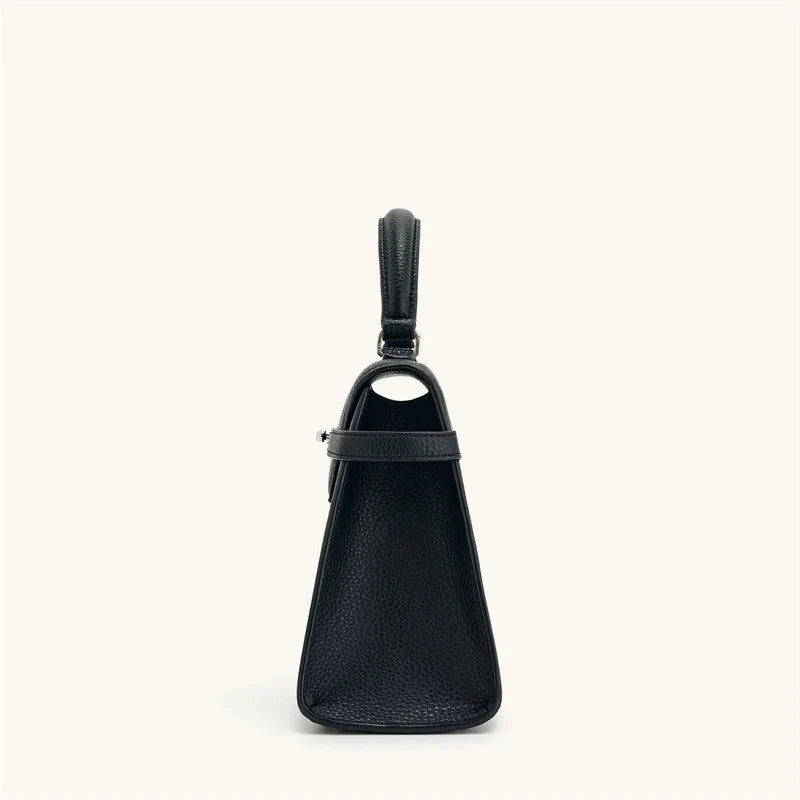 Leather bag with luxury design