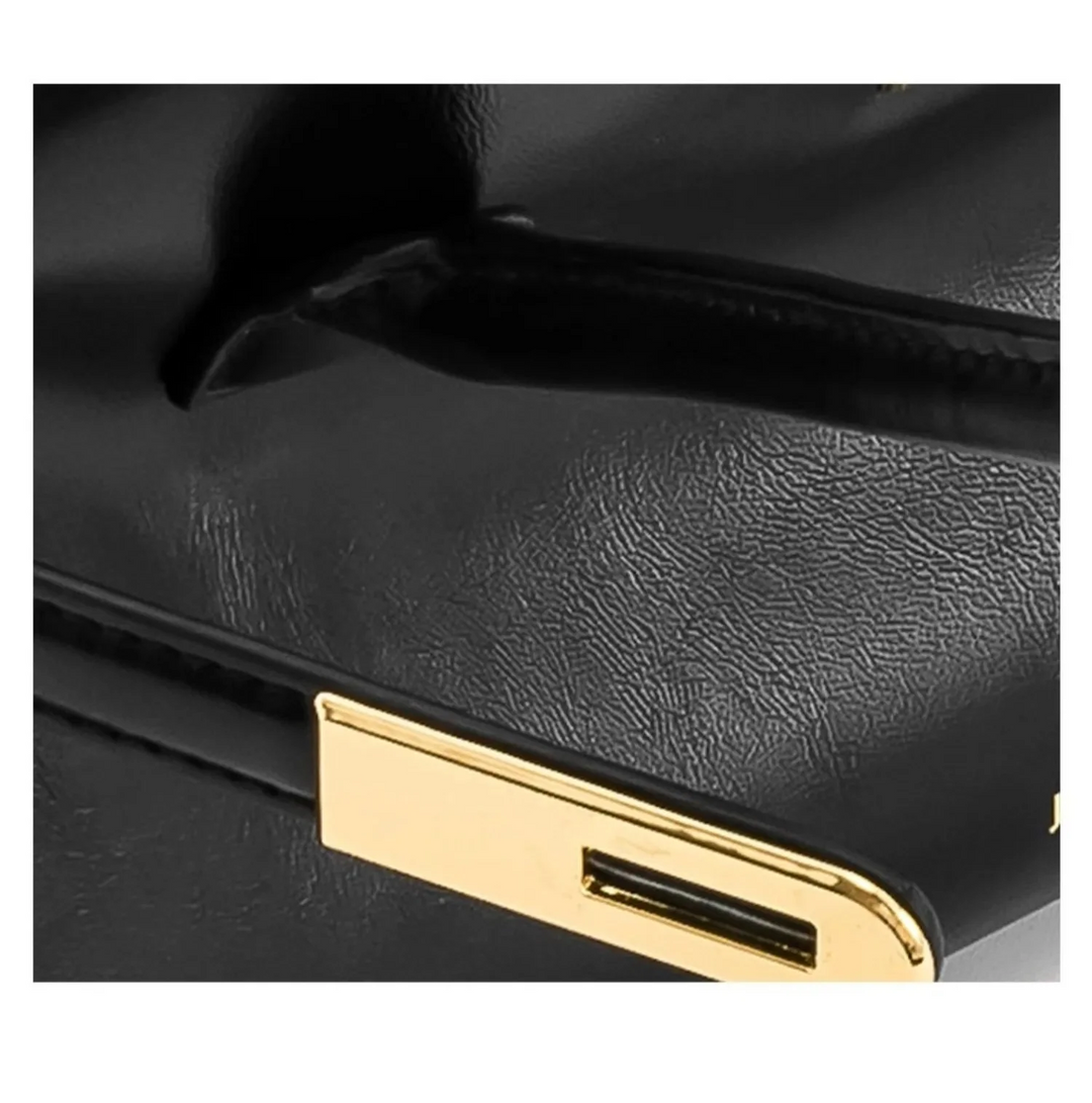 Leather bag with luxury design