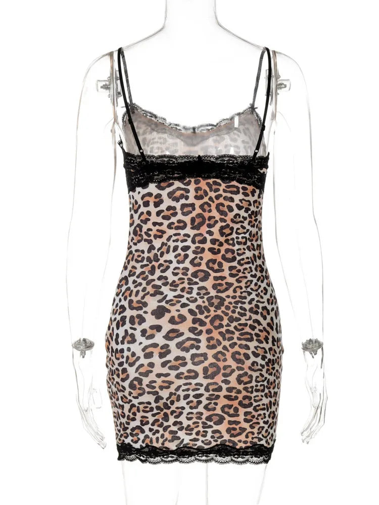 שמלת מיני מנומרת צמודה בעיטור תחרה - גוני