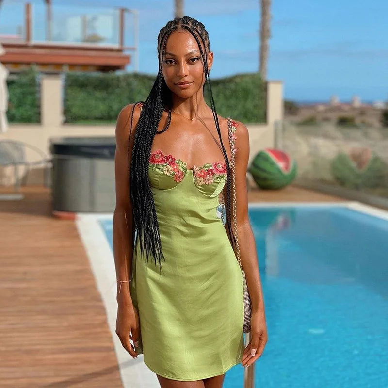 שמלת מיני סאטן בעיטור פרחים - סארין