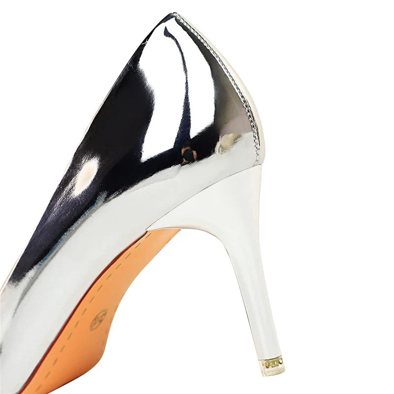 נעלי עקב מבריקות במגוון גבהים - היילי