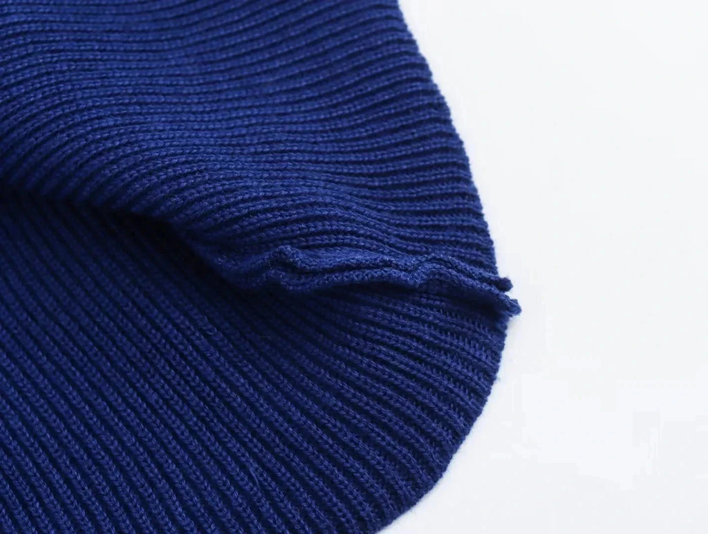 שמלת מידי אלגנטית סרוגה בעיטור כפתורים ושסע קטן - פייר