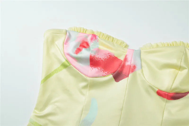 שמלת מיני סטרפלס פרחונית בעיטור מלמלה - Alexa