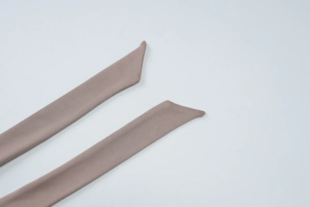 שמלת מיני צווארון נופל בעיצוב רשת זרקונים מנצנצים כיווצים בישבן קשירה בצוואר - Linda