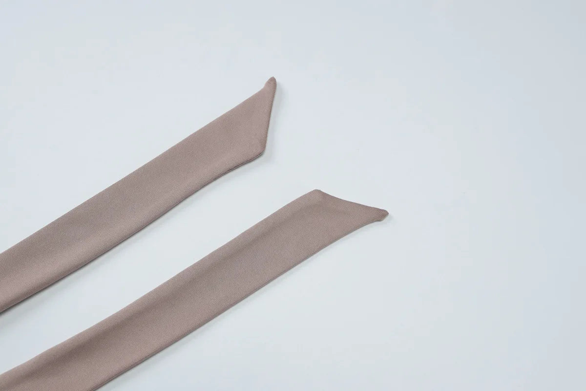 שמלת מיני צווארון נופל בעיצוב רשת זרקונים מנצנצים כיווצים בישבן קשירה בצוואר - Linda