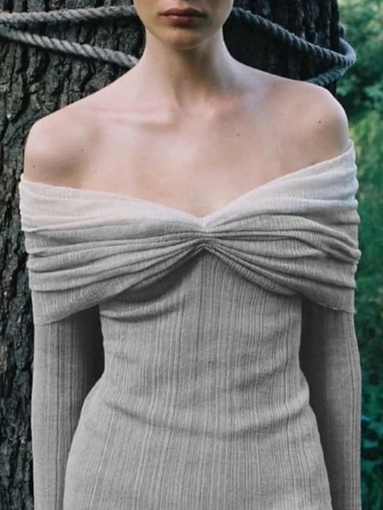 שמלת מיני סרוגה כתפיים חשופות בעיצוב כיווצים שרוולי פעמון - בל