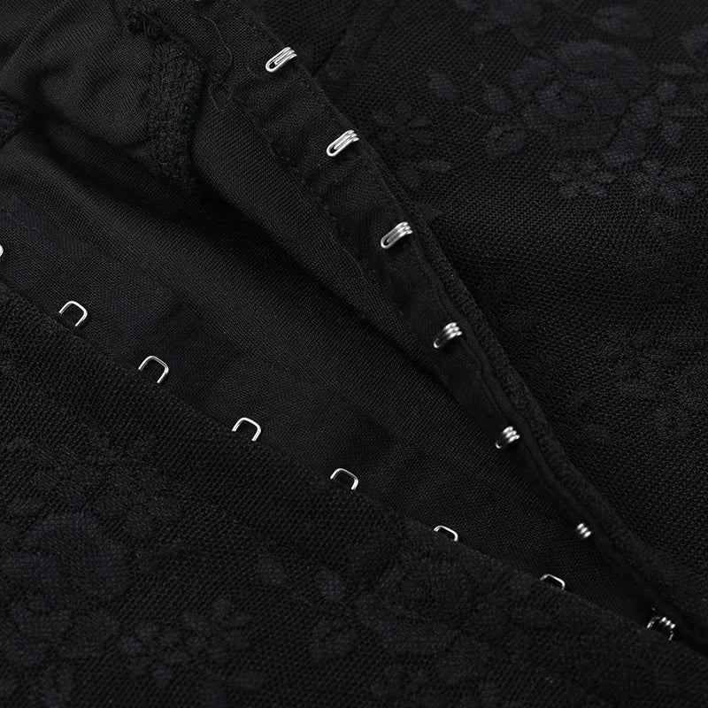 שמלת מיני תחרה סגירת סיכות בגזרת A - Amaris