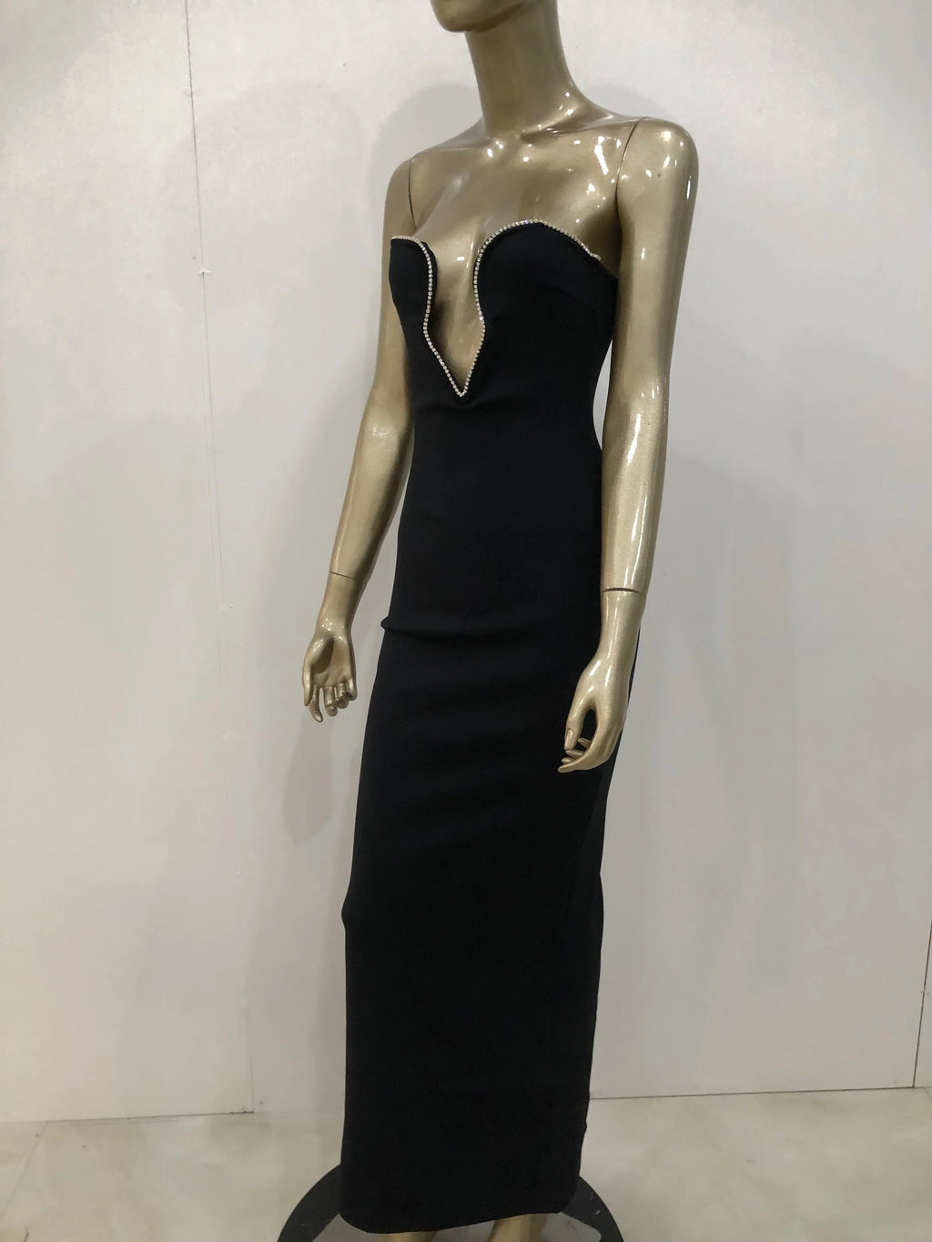 שמלת מקסי סטרפלס צמודה בד מחטב ואוסף בעיטור זרקונים בחזה - CINDY