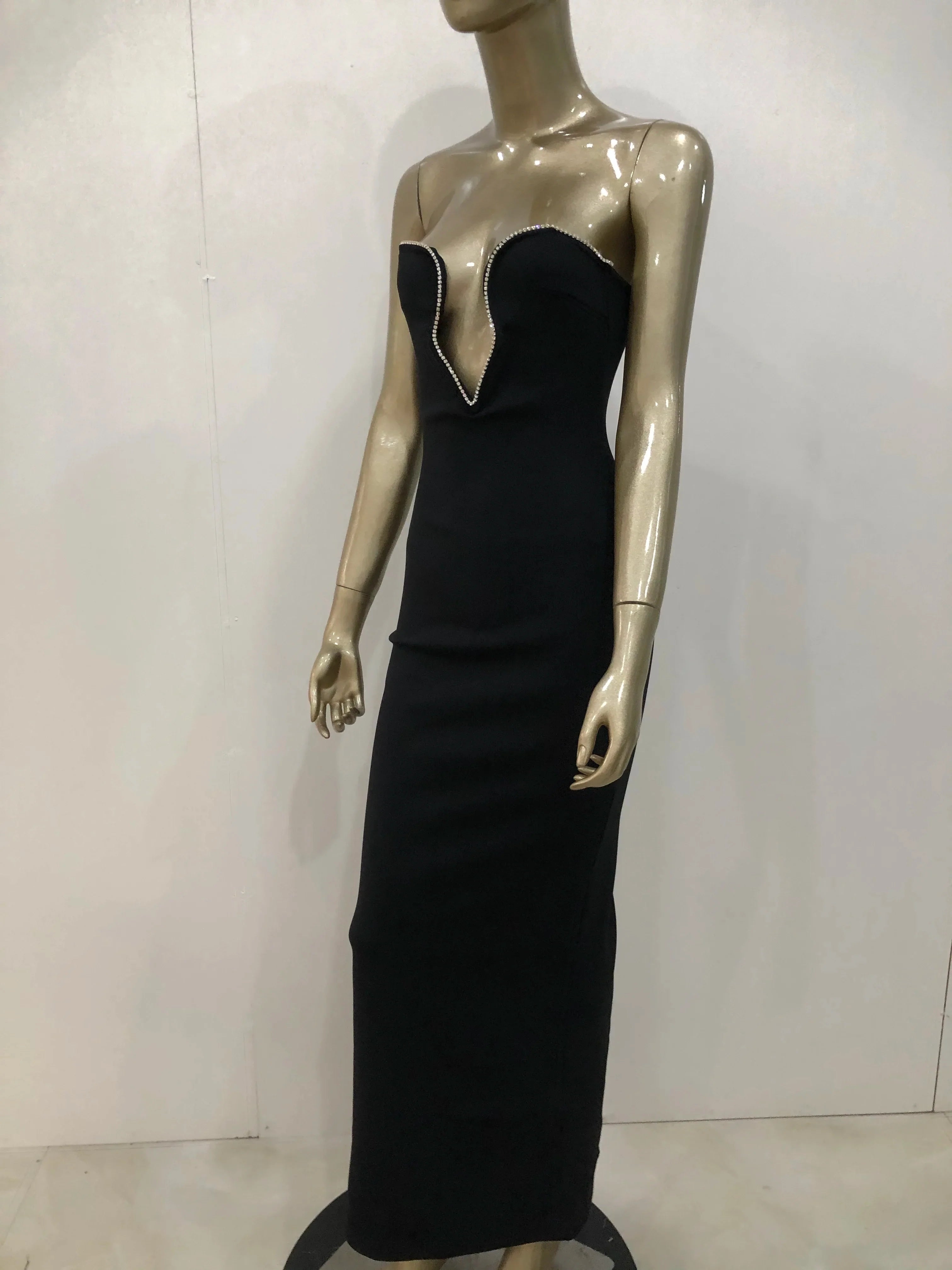 שמלת מקסי סטרפלס צמודה בד מחטב ואוסף בעיטור זרקונים בחזה - CINDY