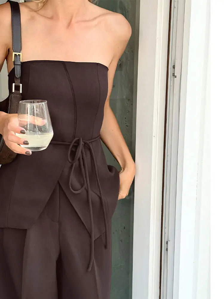 חליפת שני חלקים מחויטת טופ סטרפלס ומכנסיים ארוכים - מונה