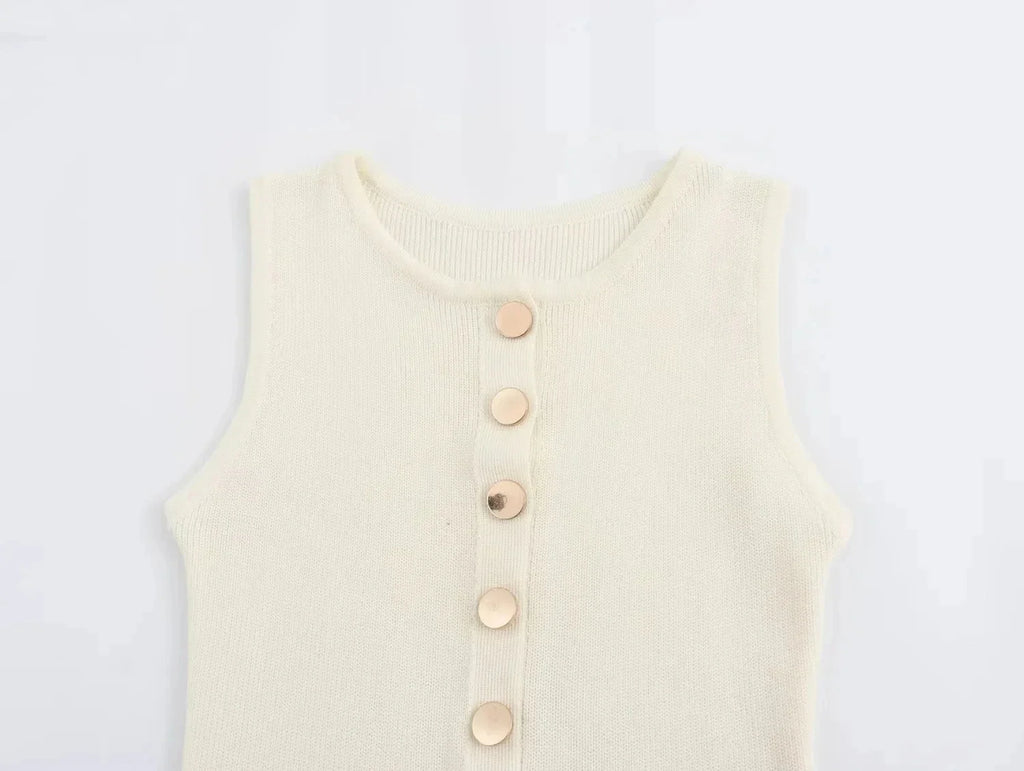 שמלת מידי אלגנטית סרוגה בעיטור כפתורים ושסע קטן - פייר