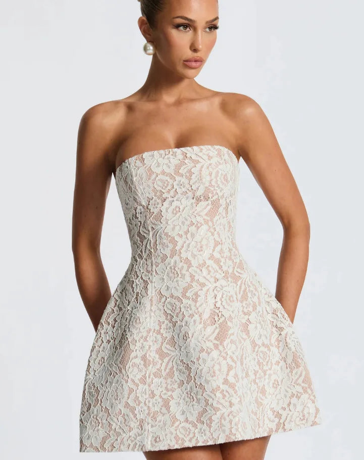 שמלת מיני תחרה בגזרת A בעיטור שרוולים תואמים - אן