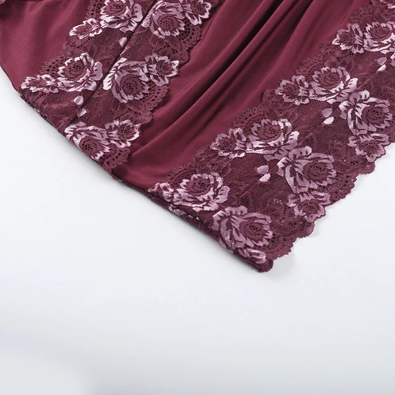 שמלת מיני צמודה בעיטור פתחים ותחרה - מיקה