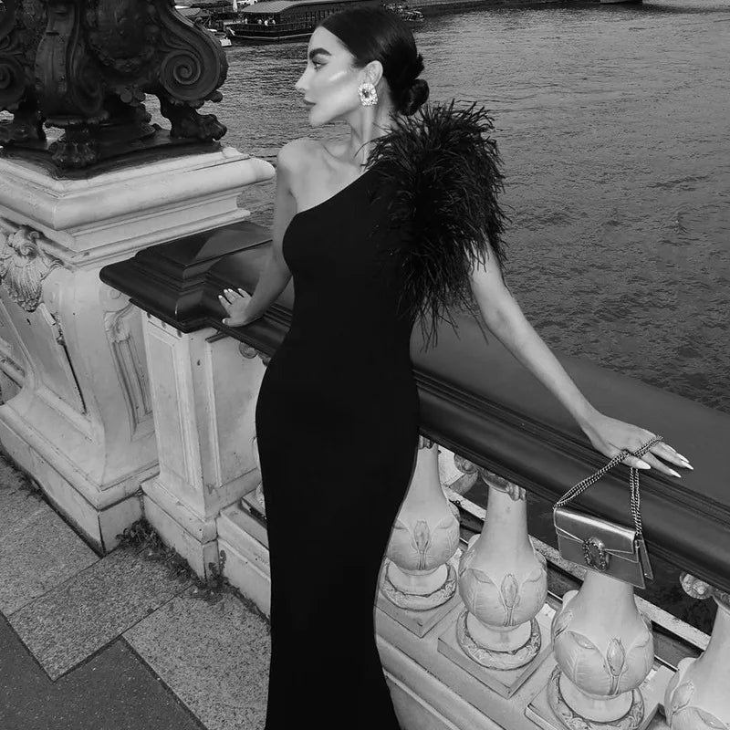 שמלת ערב מקסי אלגנטית כתף אחת בעיטור נוצות - טאליה