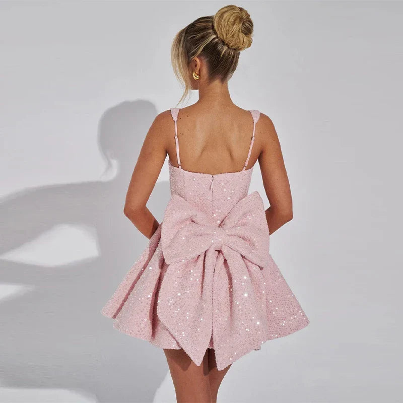 שמלת מיני פייטים בגזרת A בעיטור פפיון בגב - Alayna