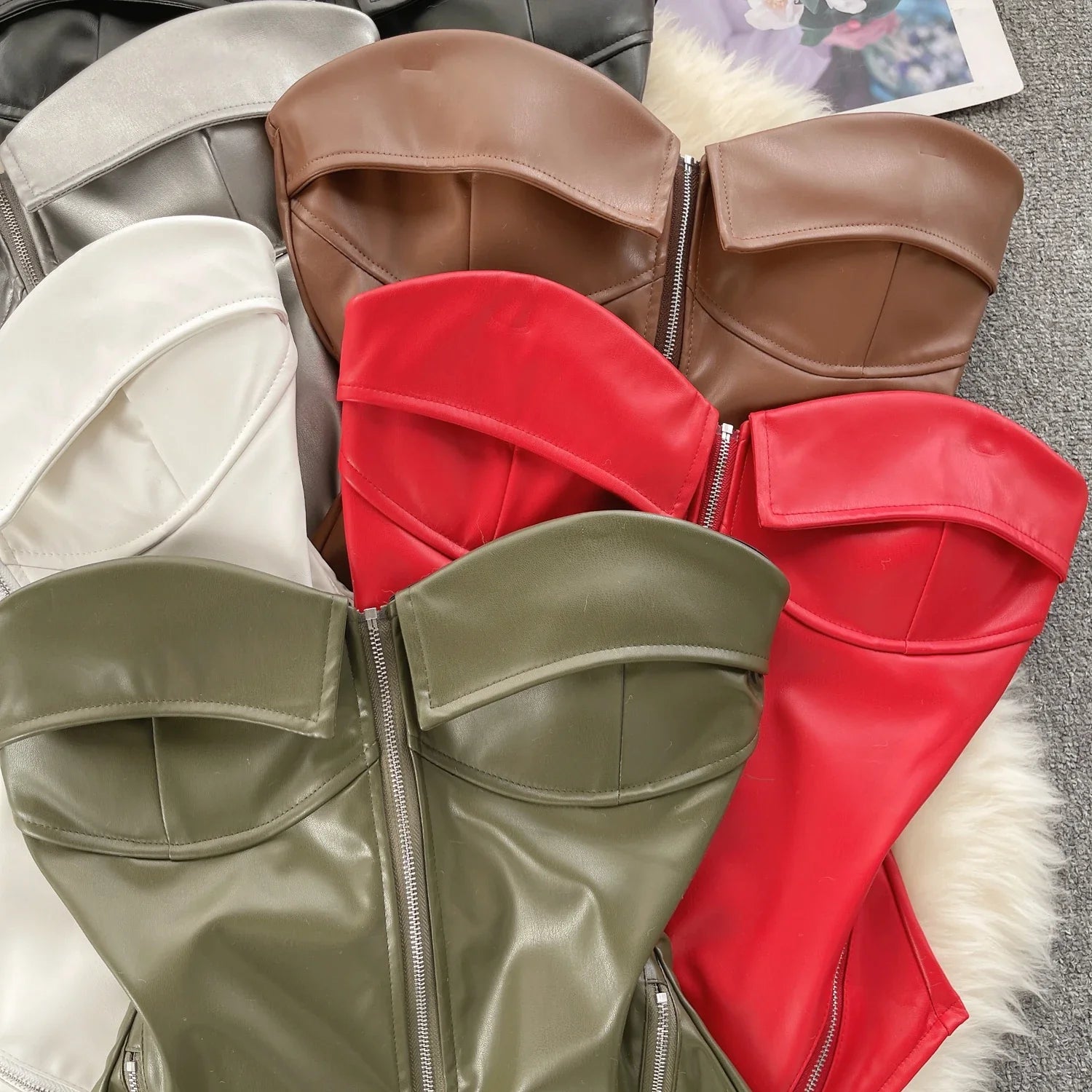 מחוך סטרפלס דמוי עור סגירת רוכסן קדמי - Carter