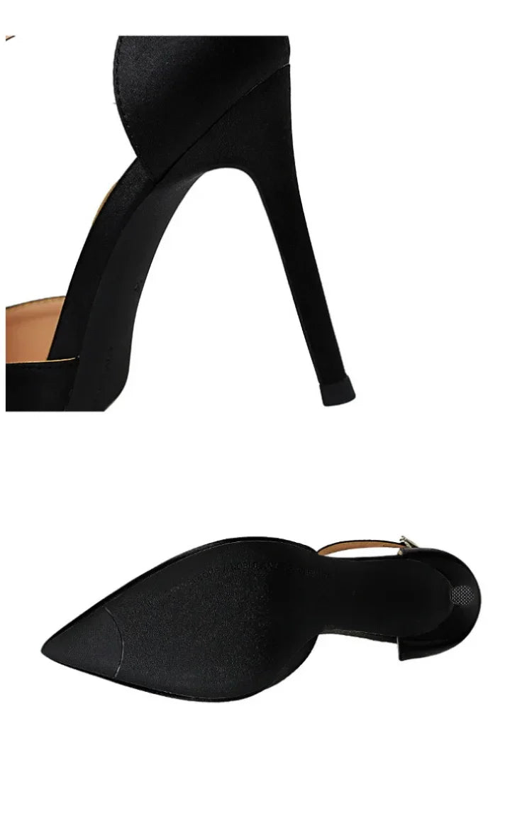 נעלי עקב שפיץ בד סאטן סגירת אבזם - ליליס