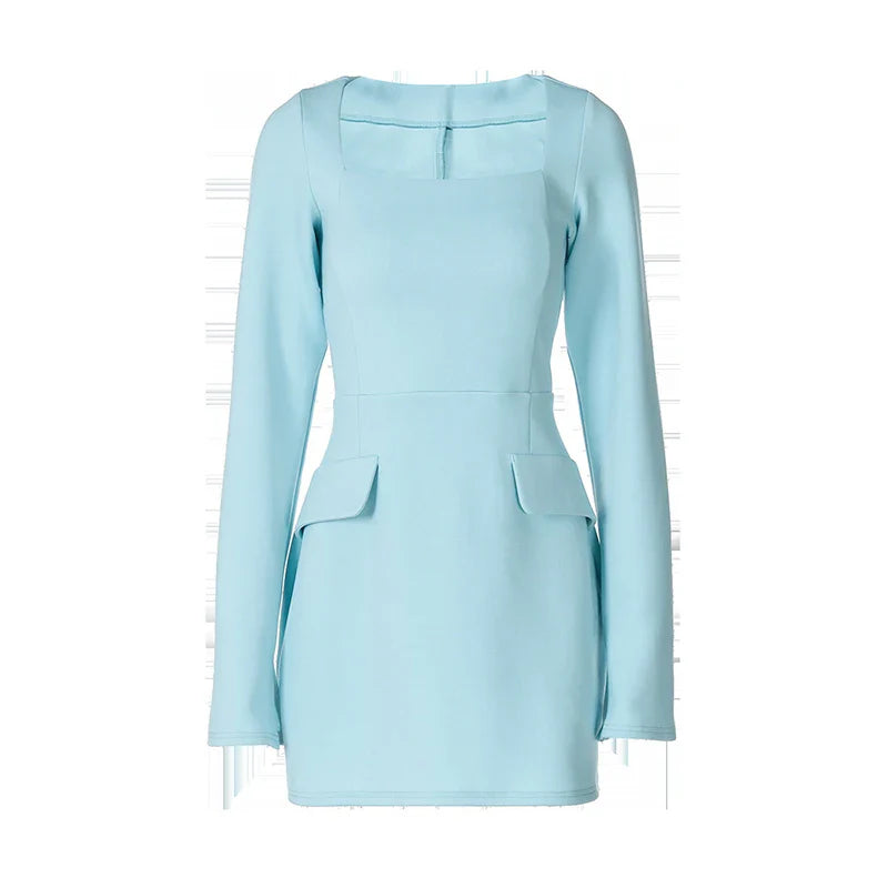 שמלת מיני מחויטת בגזרת A בעיצוב קשירה בגב להצמדה במותן בעיטור כיסים - יאר