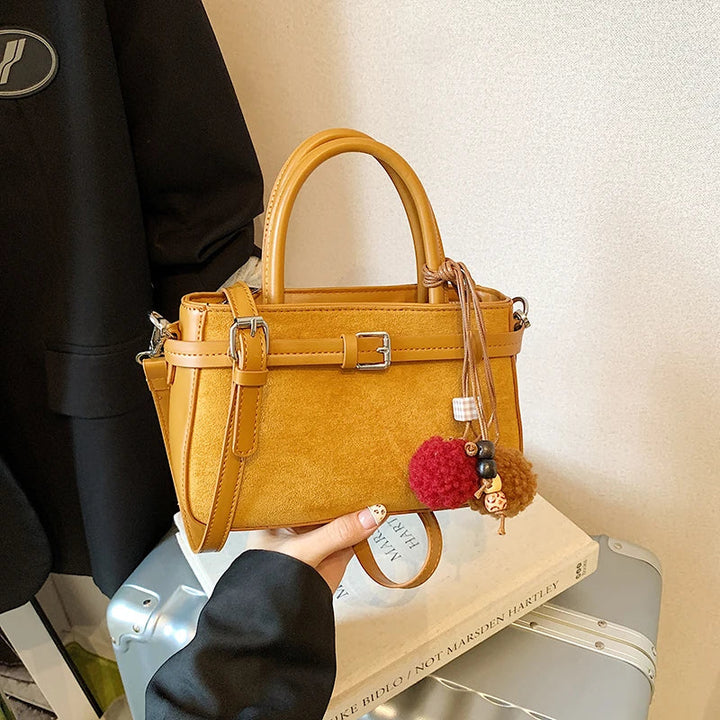 Suede bag with retro design + accessories