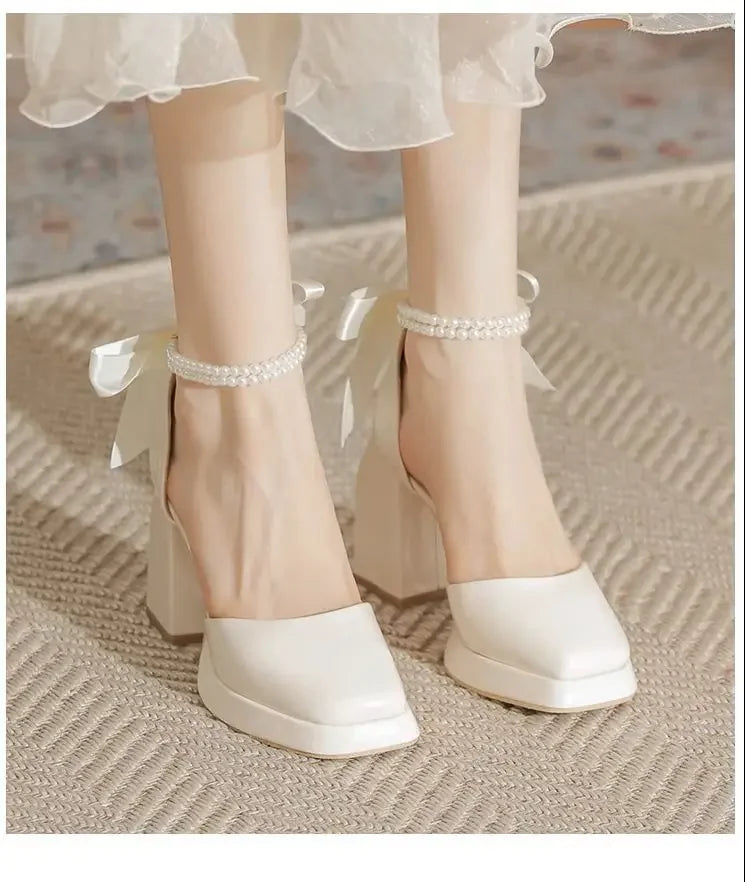 Shiny leatherette heels with pearls and bow tie - Vivienne