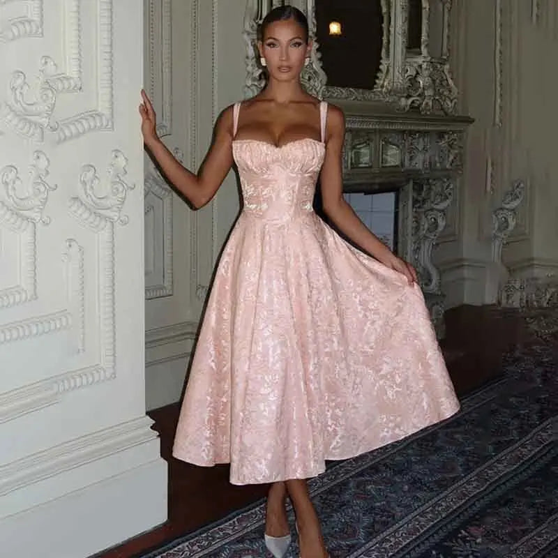 שמלת מידי בגזרת A בעיטור רקמת איורי פרחים קשירה בגב להצמדה במותן - מולינה