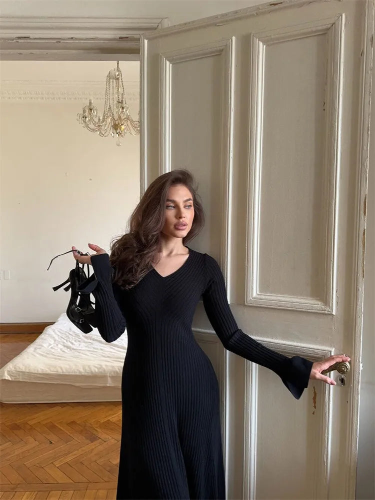 שמלת מקסי סרוגה צווארון V - אליסה