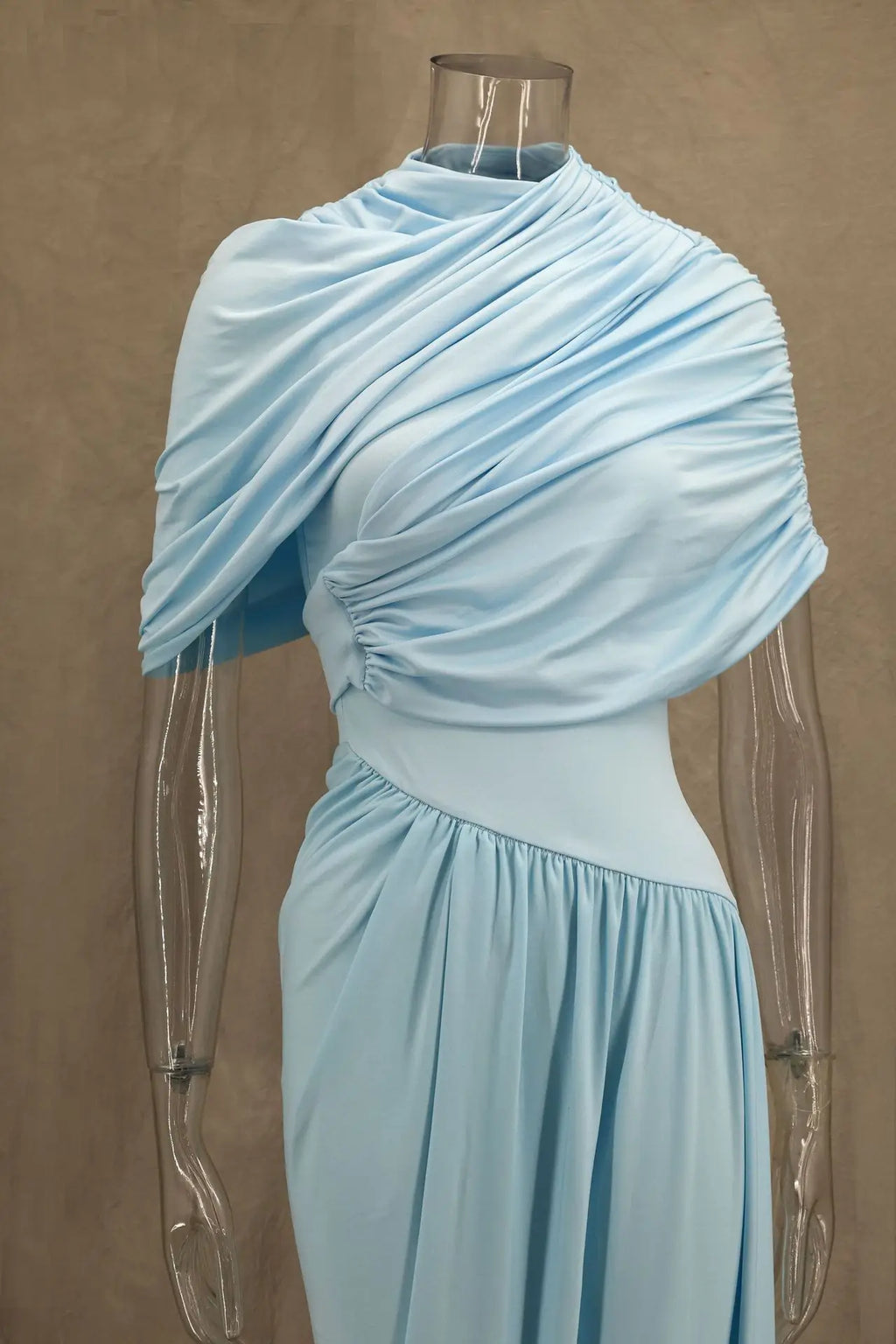 שמלת מקסי יוקרתית בעיצוב קיפולים - אמנדה