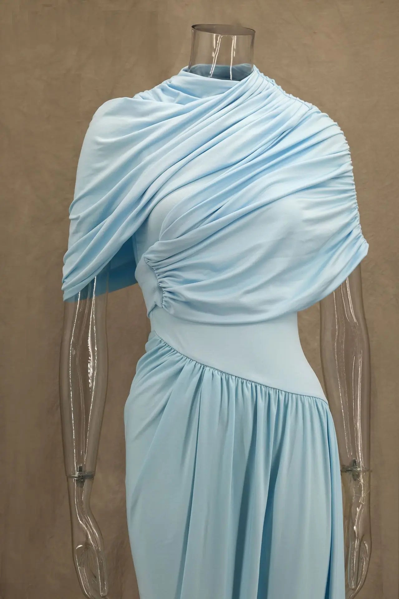 שמלת מקסי יוקרתית בעיצוב קיפולים - אמנדה