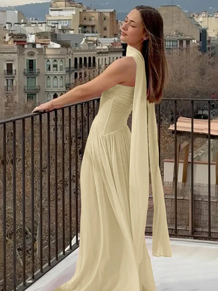 שמלת מקסי סטרפלס שיפון בעיצוב כיווצים בעיטור צעיף תואם - מיה