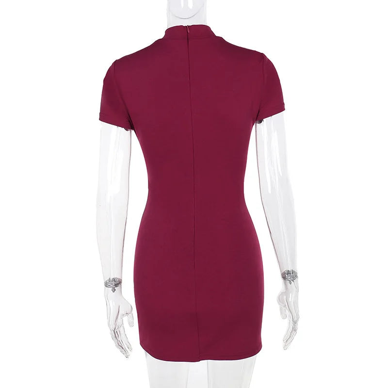 שמלת מיני בגזרה מחויטת בעיטור כיסים - אנטוניה