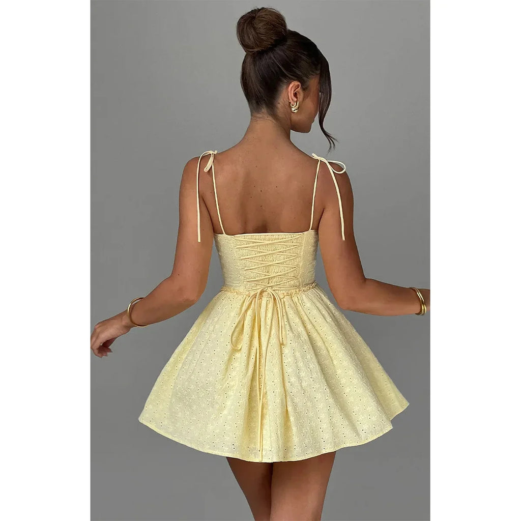 שמלת מיני בגזרת A בעיטור רקמה קשירה בכתפיות - GAYA