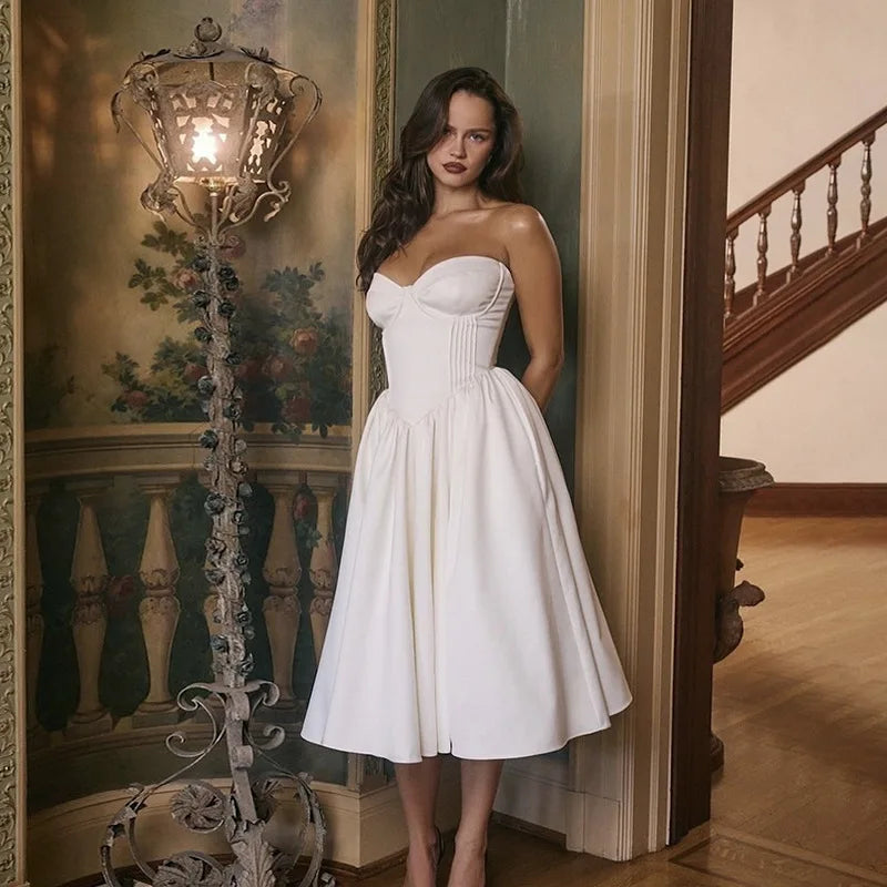 שמלת מידי סטרפלס בגזרת A בעיצוב אלגנטי - Simone