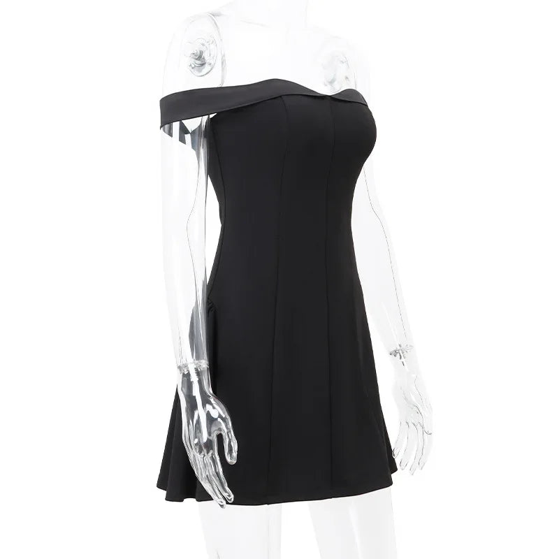 שמלת מיני בעיטור קטיפה כתפיים חשופות - אסטפניה