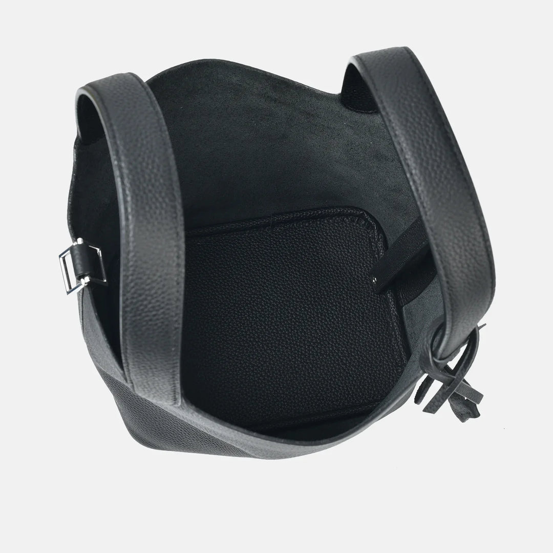 Leather bag with classic design