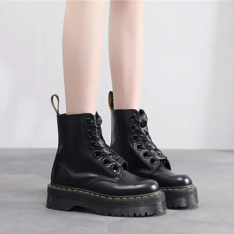 מגפי עור שרוכי סאטן - Winnie