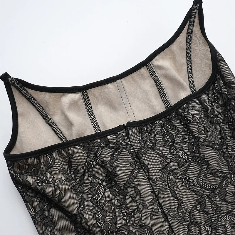 שמלת מיני סטרפלס בעיצוב מחוך בעיטור תחרה וחצאית בלון בגזרת קצפת - Mallory