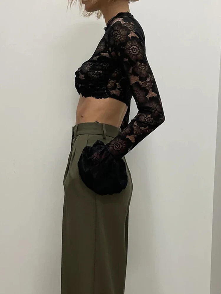 קרופ טופ תחרה בעיטור פרחים - אמה