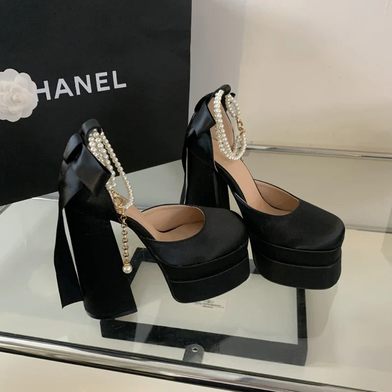 נעלי עקב משי סאטן בעיטור פנינים - קלי