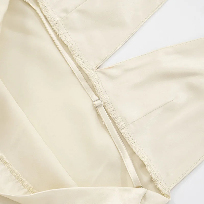 שמלת מיני סאטן מחשוף V בעיטור צעיף תואם - קרינה