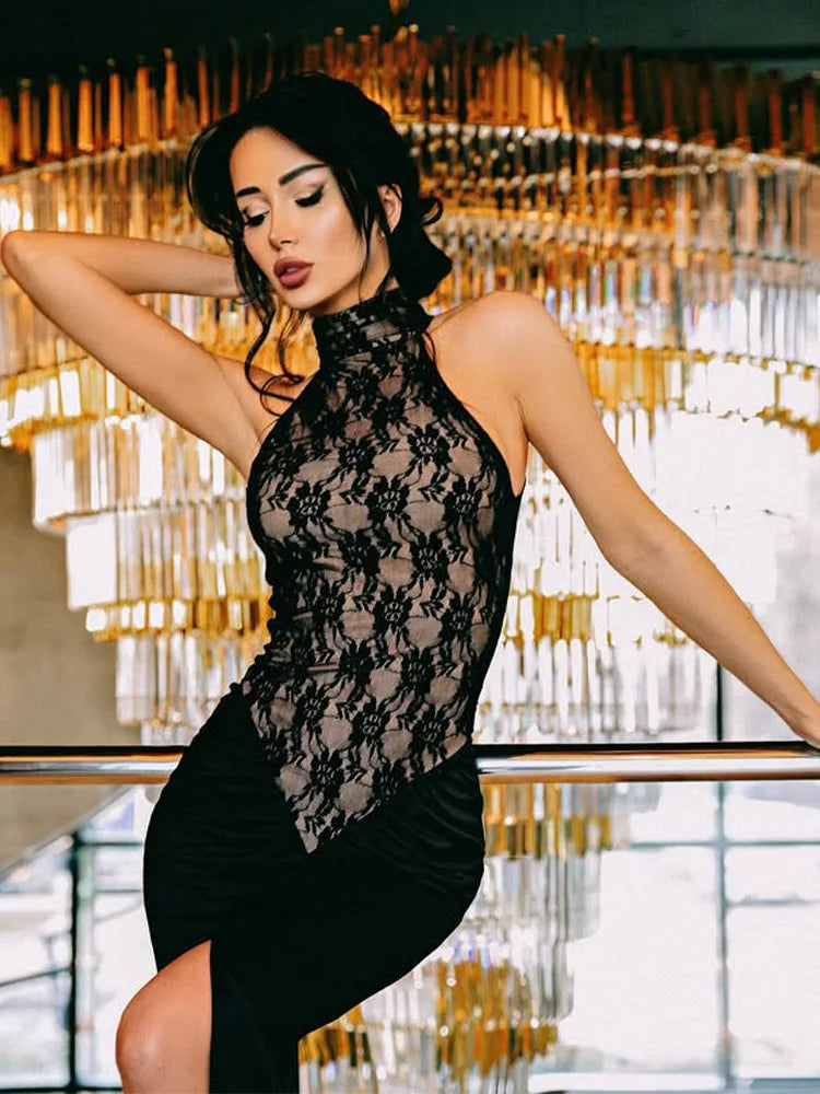 שמלת מקסי גולף בעיטור תחרה בעיצוב שסע עמוק - Calliope