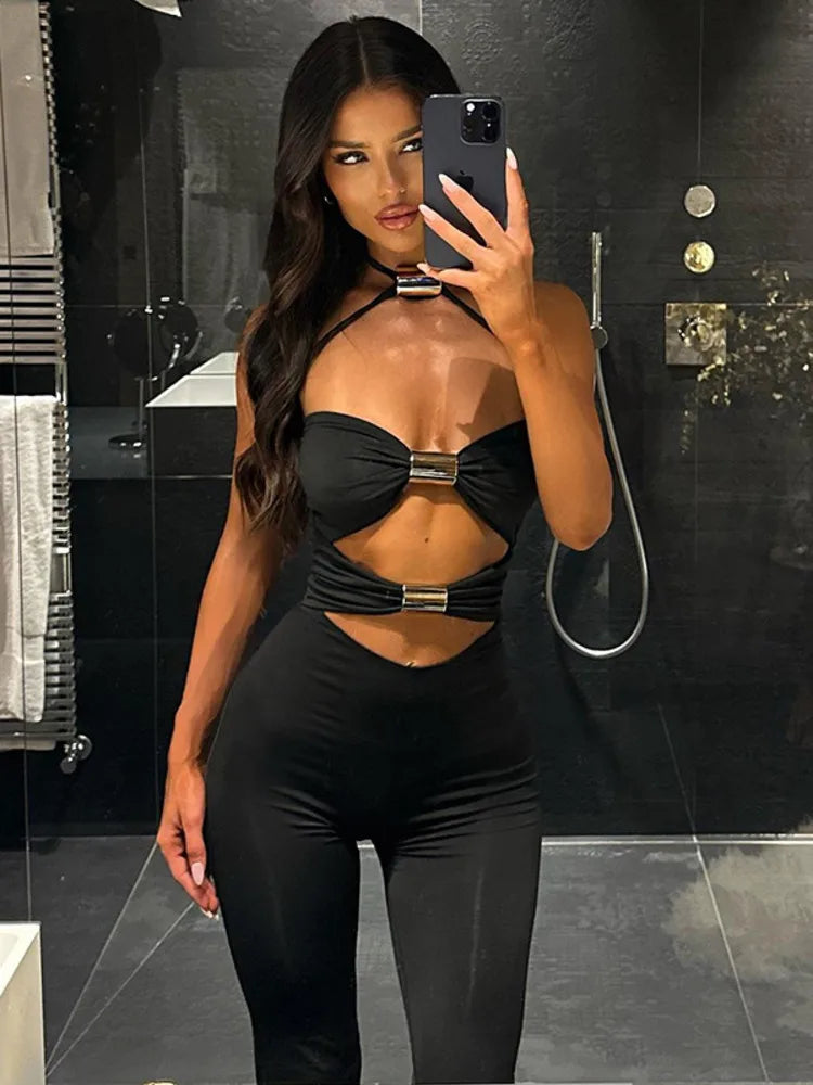 אוברול צמוד בד מחטב בעיצוב פתחים בעיטור אבזמים קשירה בצוואר - Sage