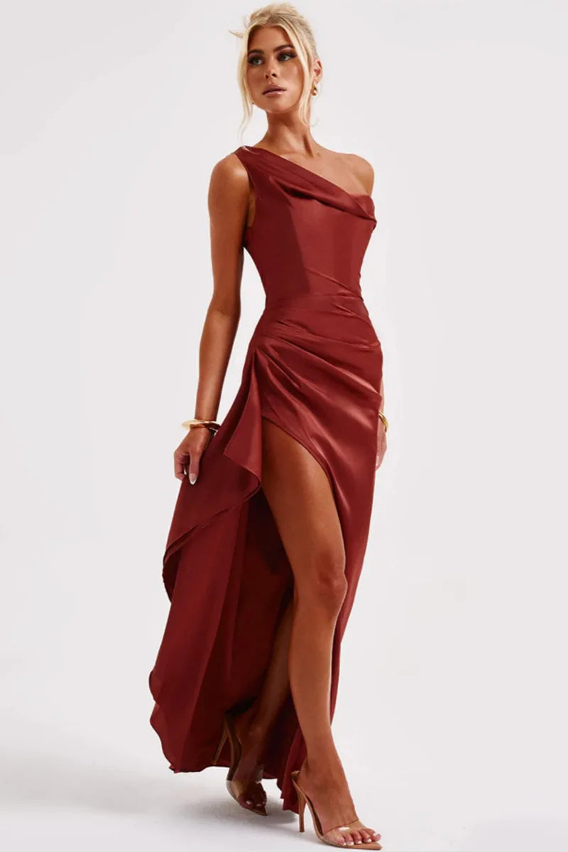שמלת מקסי סאטן בעיצוב שסע וכתף חשופה - אמיליאנה