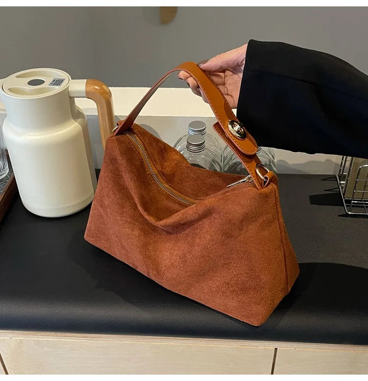 Suede bag with classic design
