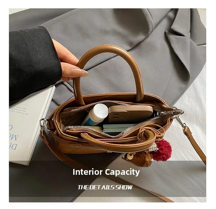 Suede bag with retro design + accessories