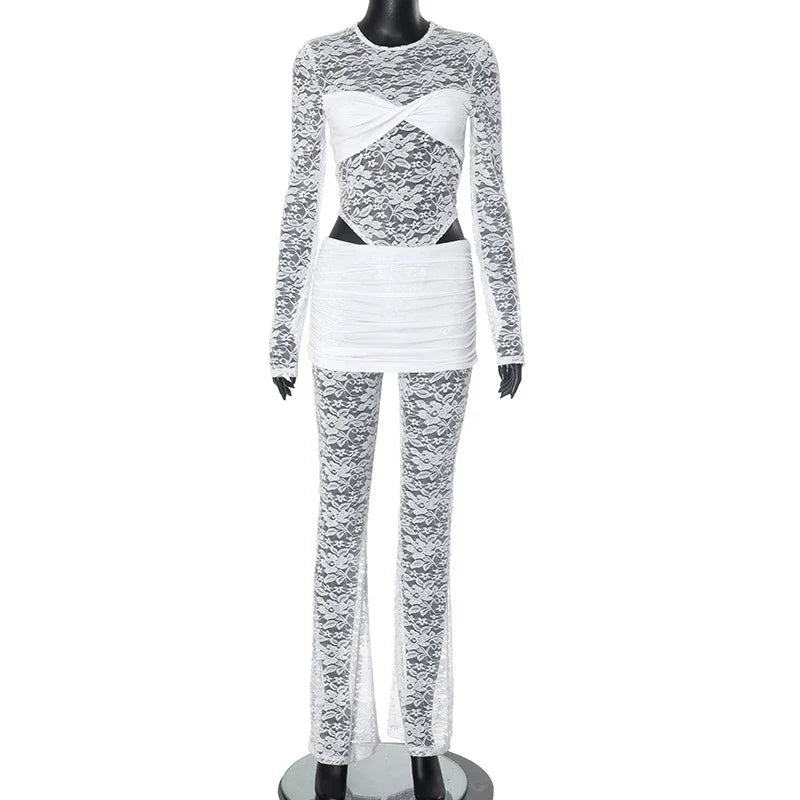 חליפת תחרה שני חלקים בגד גוף ומכנסיים ארוכים בעיטור חצאית מיני  - Meadow