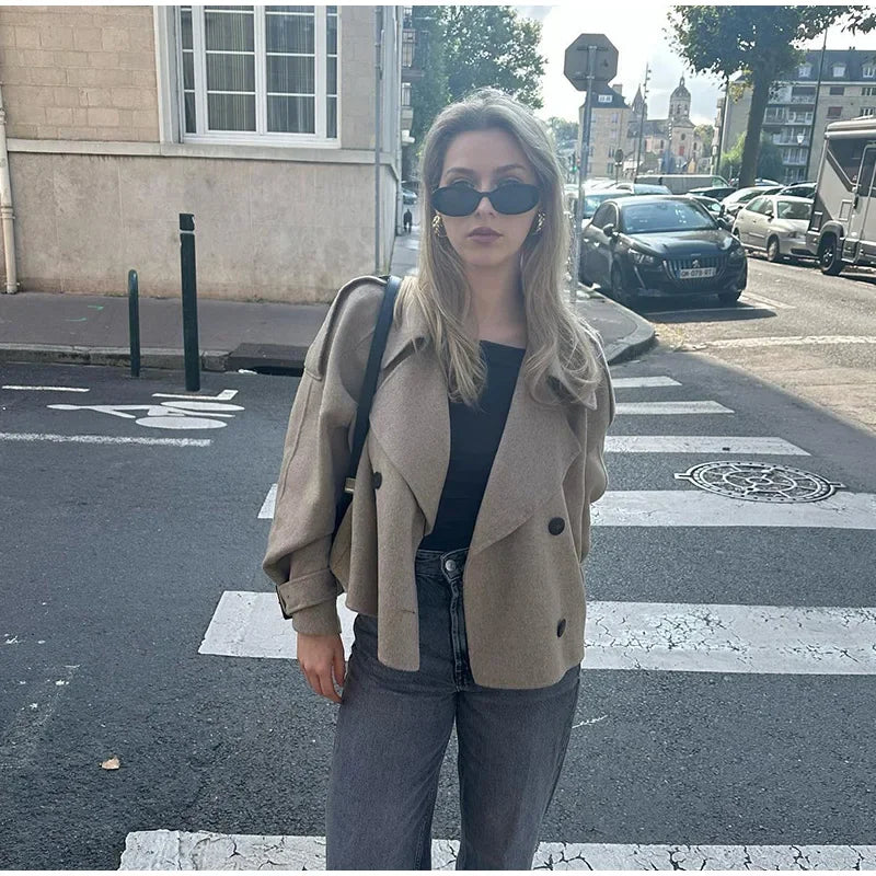 ג'קט צמר קצר בעיטור כפתורים - ג'יימס