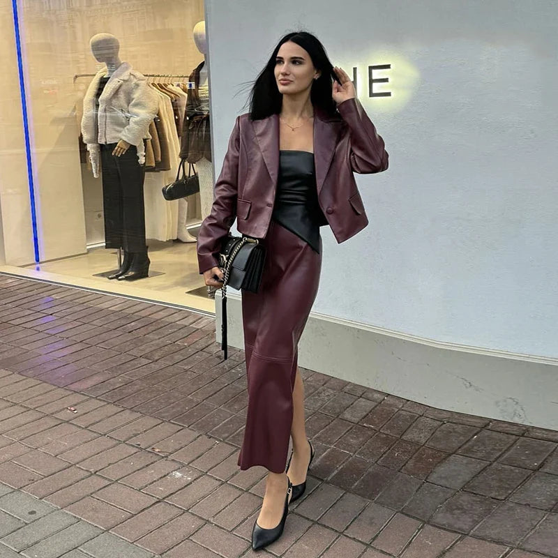 טופ סטרפלס דמוי עור בעיצוב אסימטרי - Jennifer