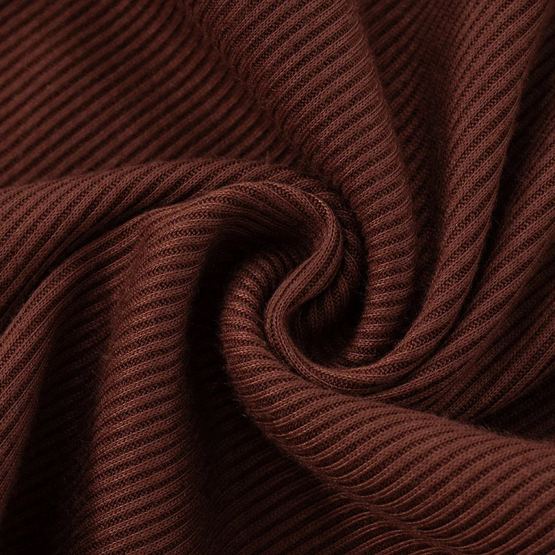 סט שני חלקים סרוג מכנסיים קצרים וחולצת גולף בעיצוב שסע - נארה