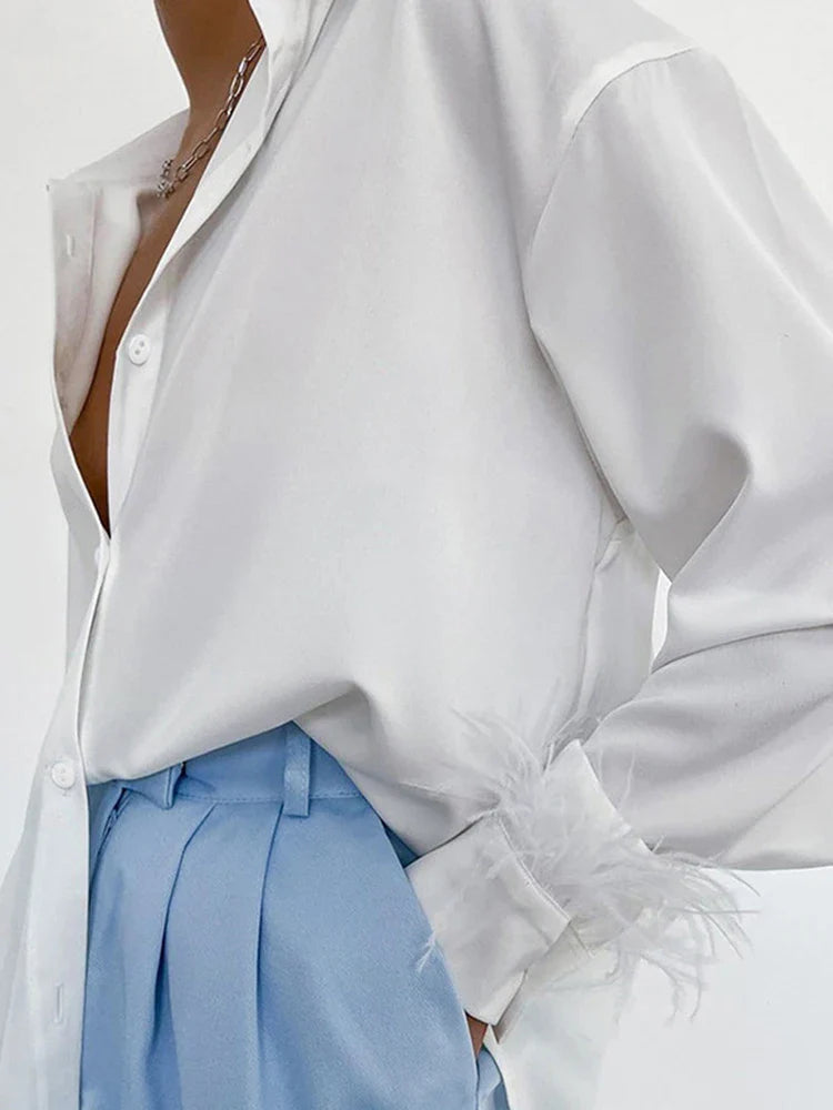 חולצת סאטן בקישוט נוצות - מל