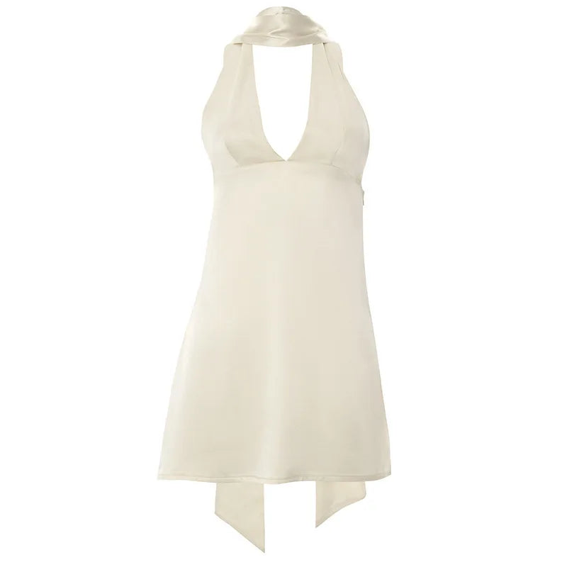 שמלת מיני סאטן מחשוף V בעיטור צעיף תואם - קרינה